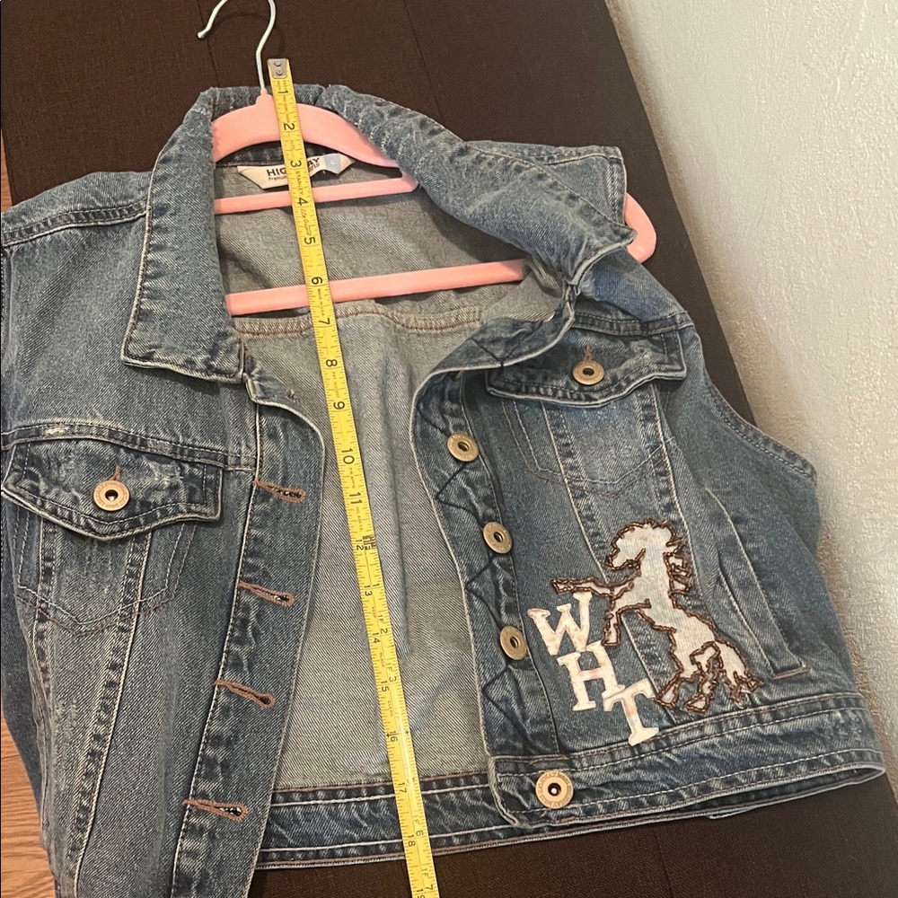 Women Denim Vest with Embroidered Patch Sew On WHT Art Horse Logo ( L) Cropped - Picture 3 of 14